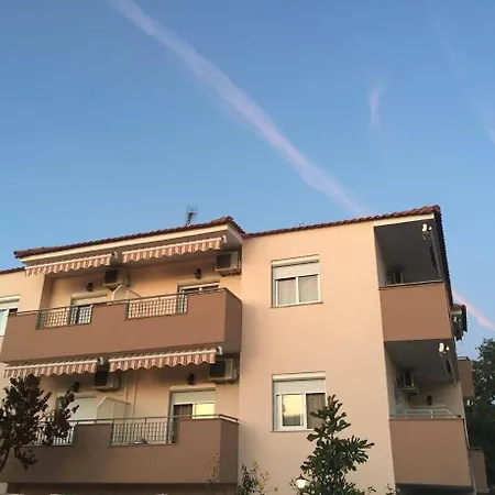 Zeus Aparthotel 3*